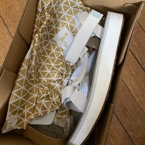 NWT Free People Teva Midform White size 9